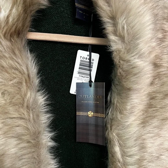 Torrid Outlander cardigan with faux fur - Picture 2 of 6